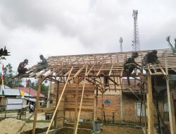 Progres RTLH TMMD Ke-129 Kodim 0416/Bute Capai Tahap Pemasangan Rangka Atap