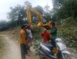 Warga Bersyukur Pembukaan Jalan Kebun Oleh Satgas TNI Manunggal Membangun Desa (TMMD) Ke-129 Kodim 0416/Bungo Tebo