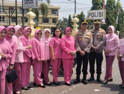Polres Bungo Bagikan 200 Bendera Merah Putih, Ajak Warga Semarakkan HUT RI ke-81